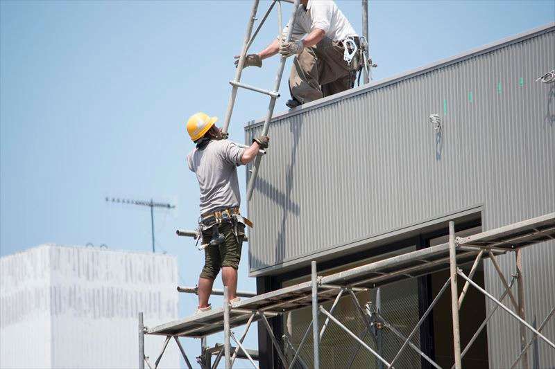 建設現場の安全を確保するため腕の立つ職人が尽力しております